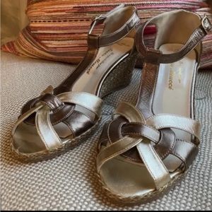 Sesto Meucci Women’s Size 10.5 Espadrille Sandals 3 Inch Heel Metallic T-strap